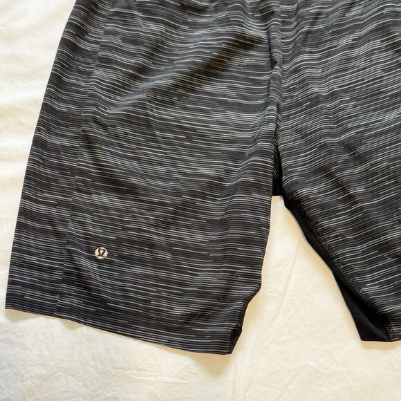 Lululemon Mens M Pace Breaker Shorts Space Dye Gray Stripe Athletic Gym Training - Picture 7 of 10